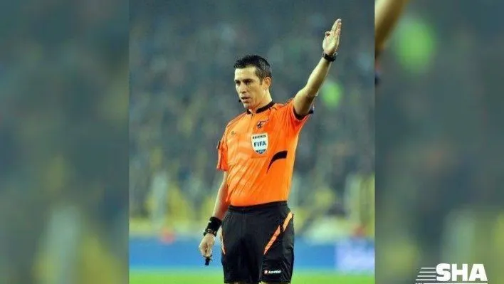 Süper Lig'in 29. haftasında oynanacak M.Başakşehir - Galatasaray maçını Ali Palabıyık yönetecek.