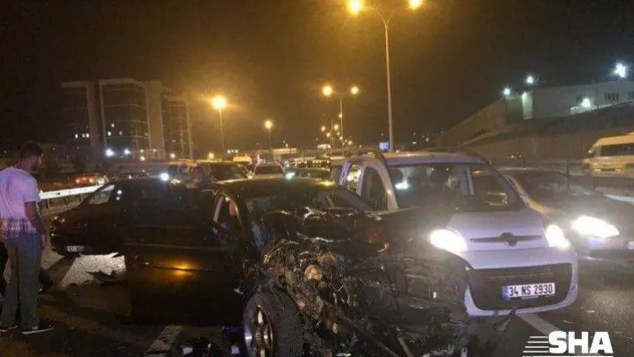 TEM'de feci kaza: Makas attı 6 araç birbirine girdi