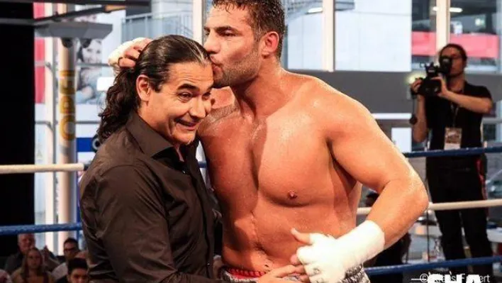 WBA Dünya şampiyonu Mahmoud Charr, Türk boks kulübü EC BOXING'e transfer oldu