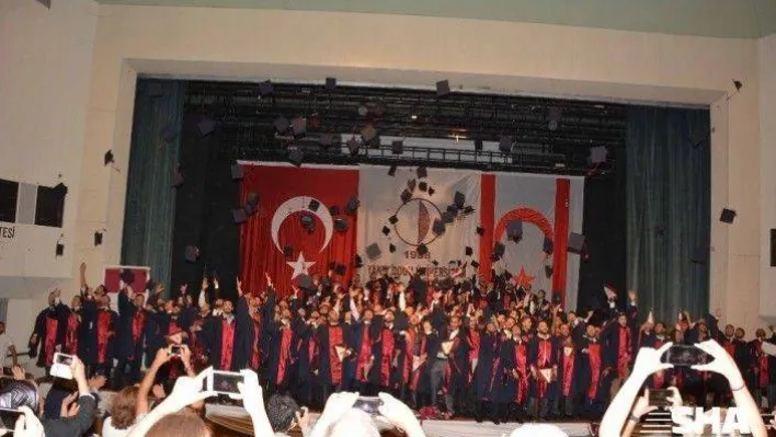 Yakın Doğu Üniversitesi bir ilke imza atarak online mezuniyet törenleri düzenliyor