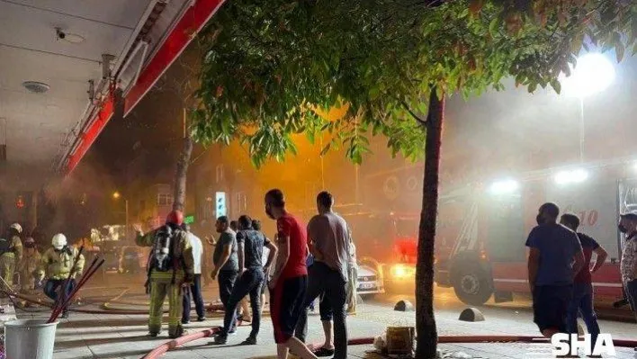 Bağcılar'da aynı cadde üzerinde iki farklı yangın