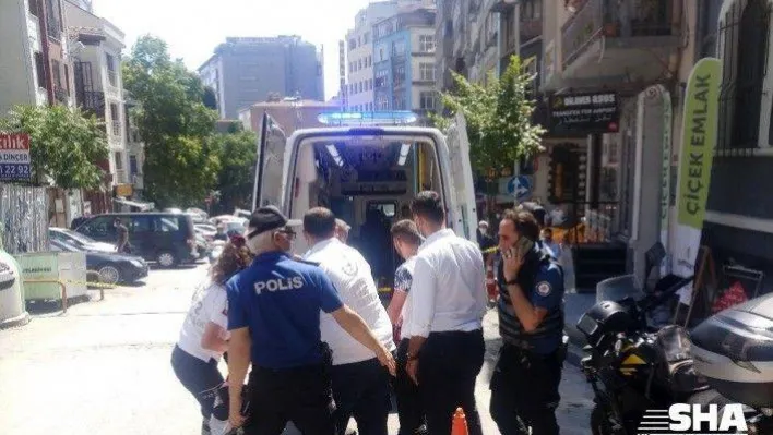Beyoğlu'nda bira şişesiyle kavga: 1'i ağır 2 yaralı