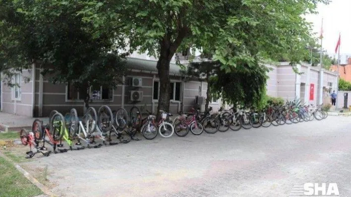 Çaldıkları bisikletleri sattıkları iddia edilen şüpheliler yakalandı