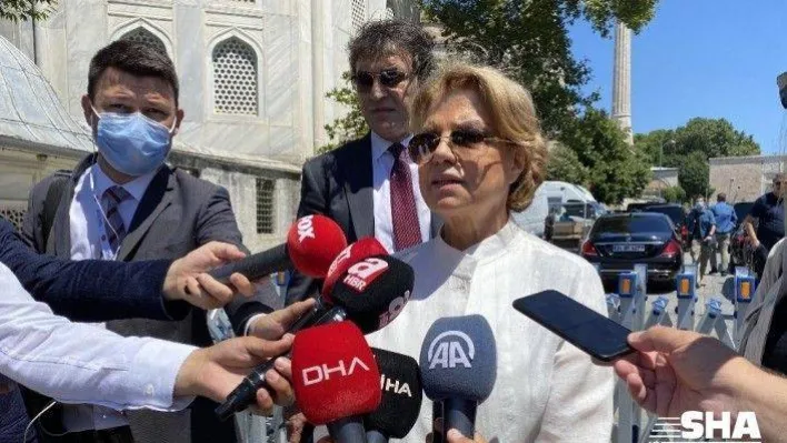 Eski başbakan Tansu Çiller, Ayasofya Camii'ne geldi