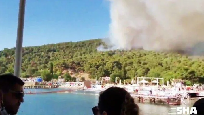 Heybeliada'da yangın çıktı, onlar suda top oynamaya devam etti