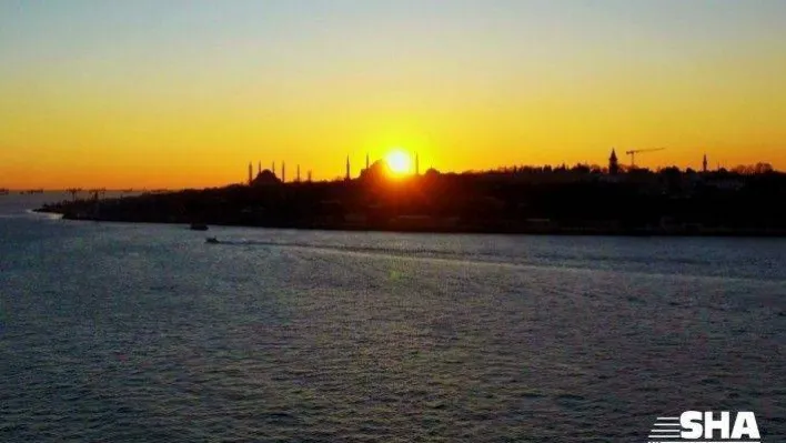 İlk namaza hazırlanan Ayasofya'da gün batımı kartpostallık görüntüler oluşturdu