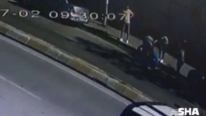 İstanbul A.Ş. ait otobüsten düşen kadın ağır yaralandı