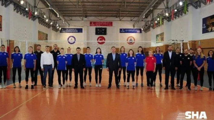 İstanbul BBSK Kadın Voleybol Takımı'nda imza günü