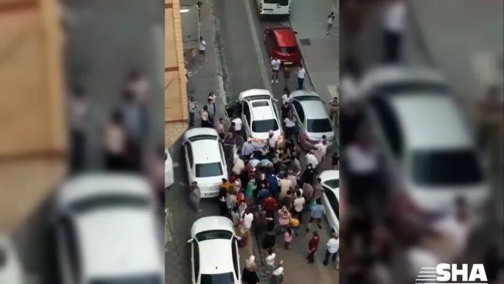 Küçükçekmece'de korku dolu anlar: İki çocuğa araç çarptı
