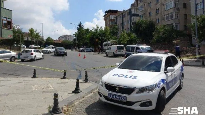 Kuyumcu kuryesinin önü kesilerek parasının çalındığı anlar kamerada