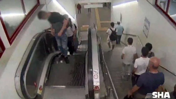 Metro istasyonunda ilginç yankesicilik kamerada