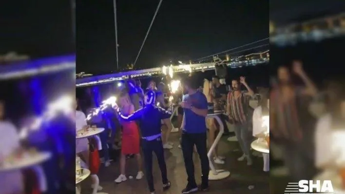 (Özel) İstanbul Boğazı'nda korona virüs salgınına rağmen yat partisi kamerada