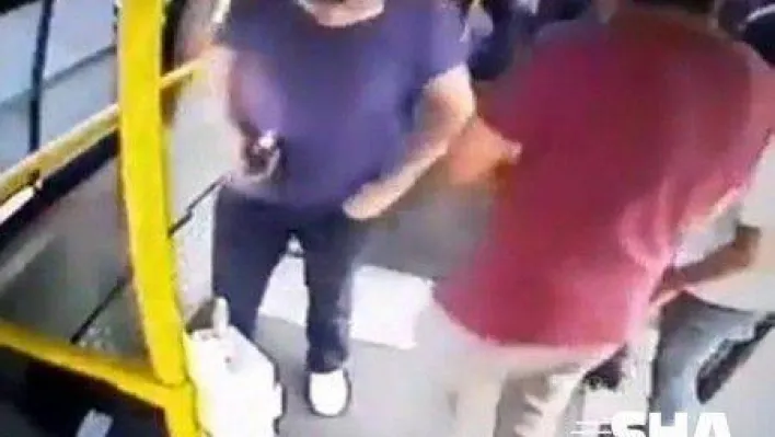 (Özel) Minibüs koltuğunda unutulan telefonu yolcunun çaldığı anlar kamerada