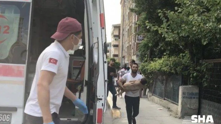 (Özel)  Nefes alamayan oğlunu ambulansa taşıyan babanın yürek yakan feryatları