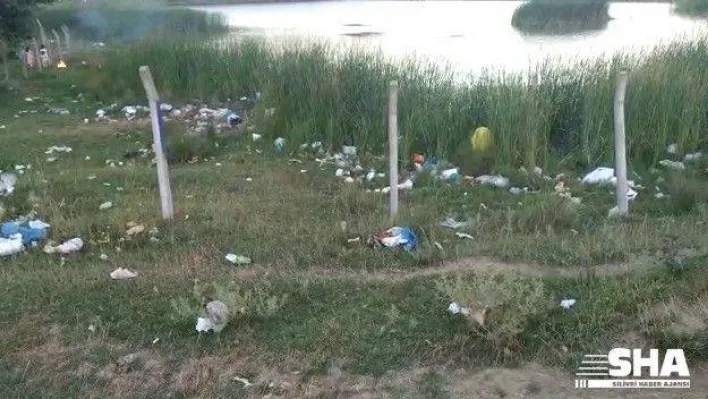 (Özel) Piknikçilerin akın ettiği İmrahor Gölü ve çevresi çöplüğe döndü