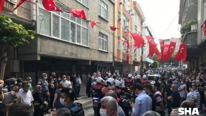Şehit polisin naaşı helallik için evine getirildi