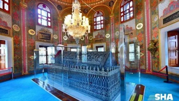 Vali Yerlikaya, Fatih Sultan Mehmet Han'ı kabri başında ziyaret etti