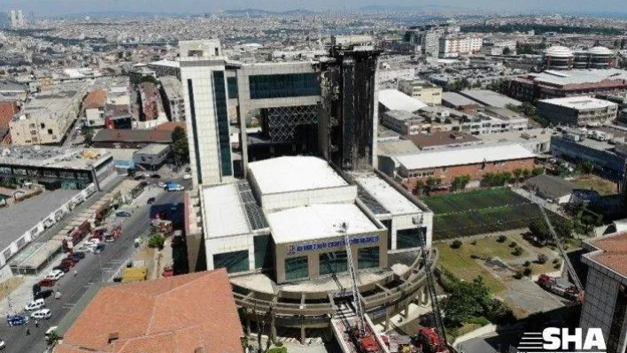 Yangın çıkan Bayrampaşa Mehmet Akif Ersoy Kültür Merkezi havadan görüntülendi