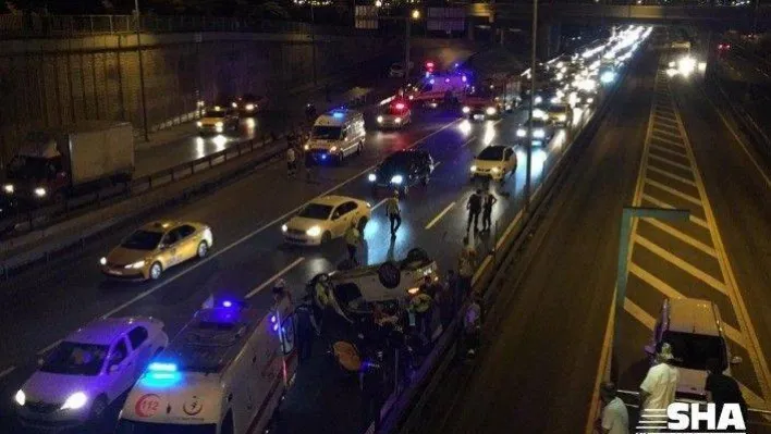 Zeytinburnu'nda 'makas atma' zincirleme kazayla bitti: 1'i ağır 4 yaralı