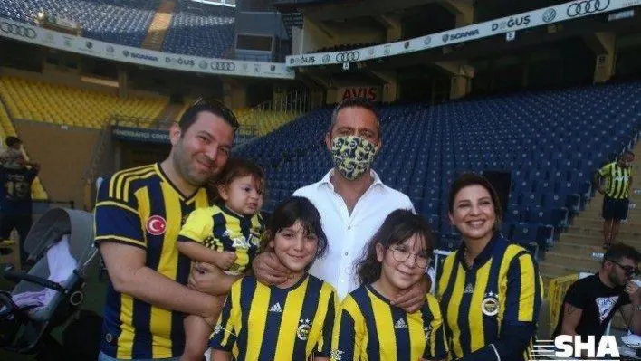 Ali Koç, Ülker Stadı'ndaki kahvaltıda taraftarlarla bir araya geldi