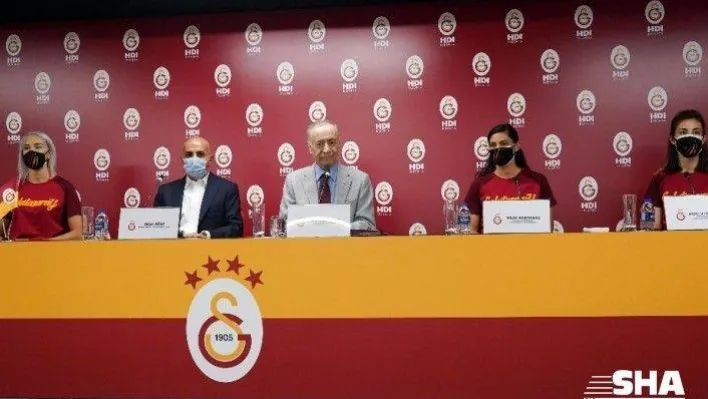Galatasaray Kadın Voleybol Takımı'ndan 3 imza birden