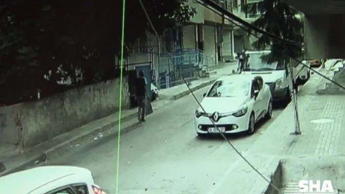 Her yıl aynı mahalleye gelen ayakkabı hırsızı kamerada