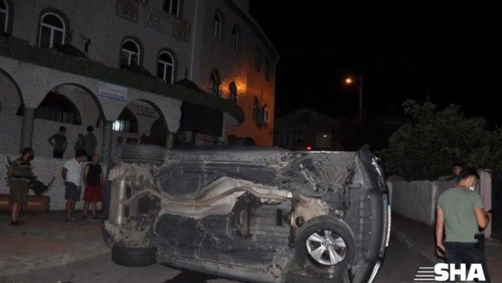 Maltepe'de kontrolden çıkan lüks cip yol ortasında devrildi