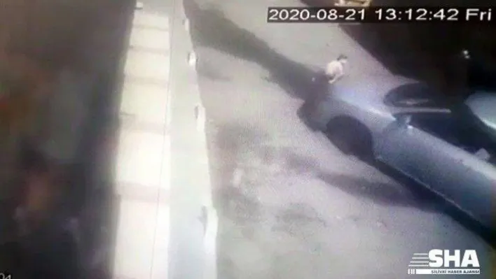 (Özel) Bağcılar'da sokakta oyun oynayan çocuğu otomobil ezdi