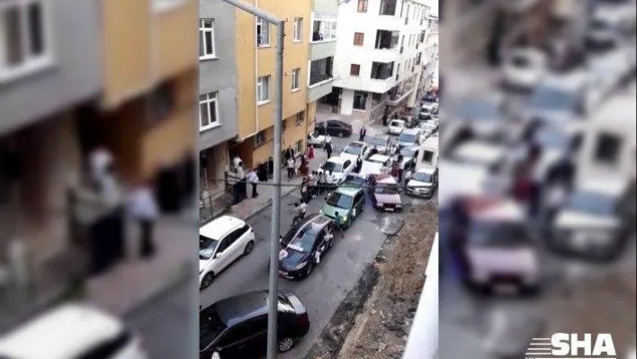 (ÖZEL) Düğün konvoyu için yolu kapattılar, halay çektiler