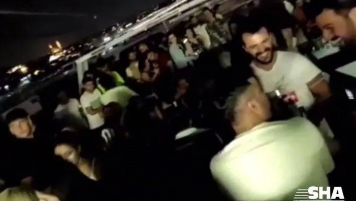 İstanbul Boğazı'nda salgına rağmen yat partileri hız kesmiyor