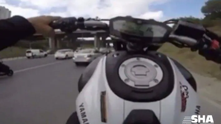 (Özel) İstanbul'da motosikletli magandanın 'drift', 'makas' ve 'tek teker' terörü kamerada