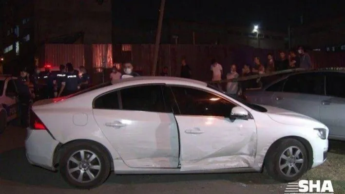 Pendik'te silahlı kavgada yaralan şahıs  kaçarken kaza yaptı: 1 ağır yaralı