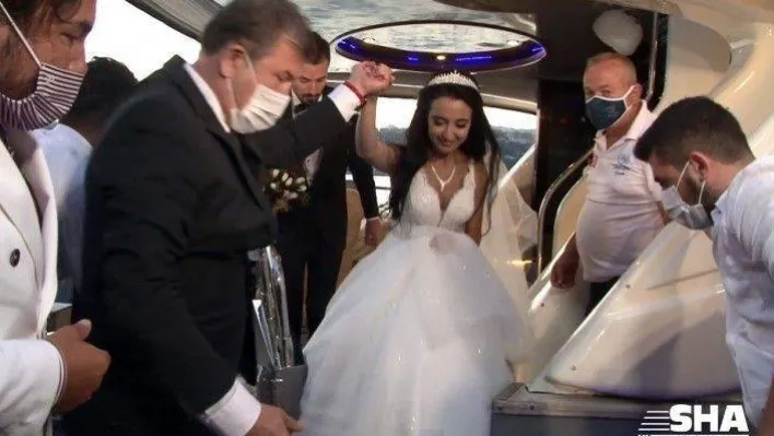 Sağlık çalışanı 10 çift birlikte dünyaevine girdi