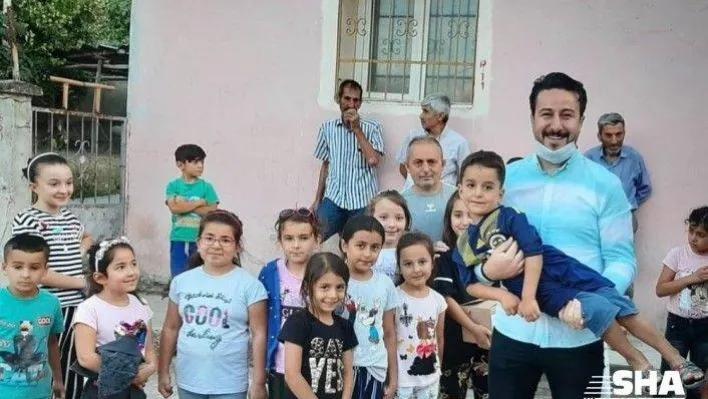 Şair Kasım Alper Özdemir, Amasya'da köy köy çocuklara koşuyor