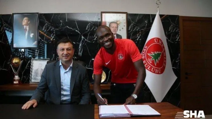 Ümraniyespor, Moussa Sow'u renklerine bağladı