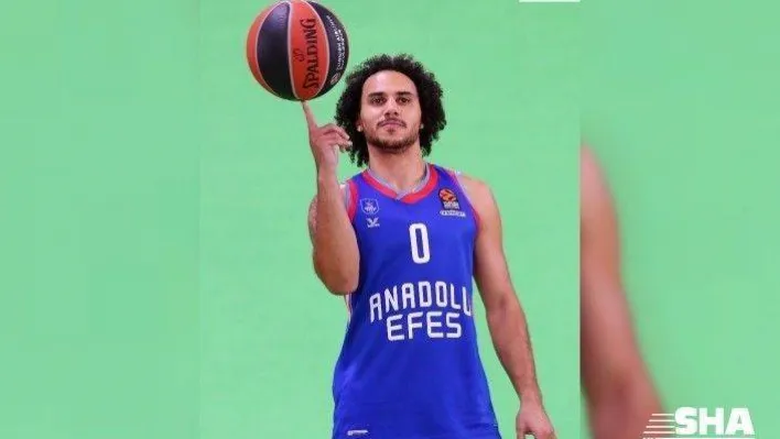 Anadolu Efes yeni sezon kadrosunu ve formalarını tanıttı