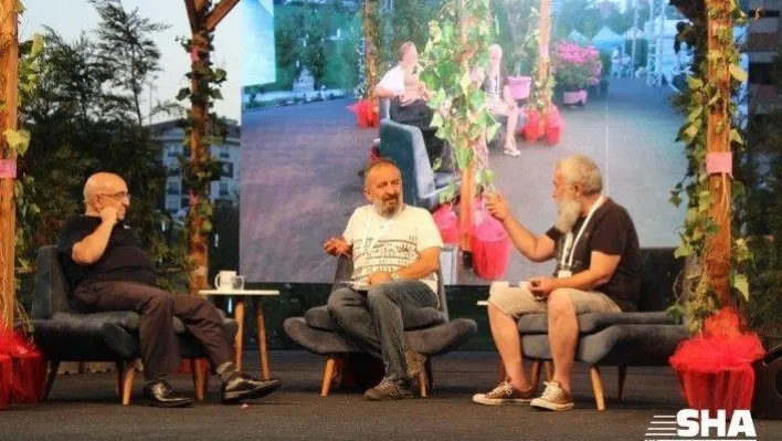 Beylikdüzü'nde vatandaşlar 'Çardak Altı Sohbetleri'nde keyifli vakit geçiriyor