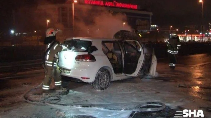 E5'te makas atarak kaza yapan otomobil alev alev yandı:1 yaralı