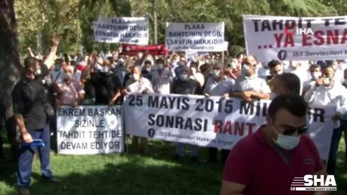 İBB önünde servisçilerden '10 bin yeni servis plakası' eylemi
