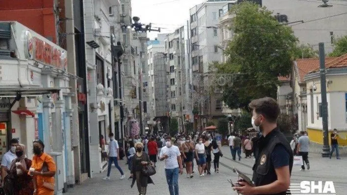 İstiklal Caddesi'nde drone'lu korona virüs uyarısı