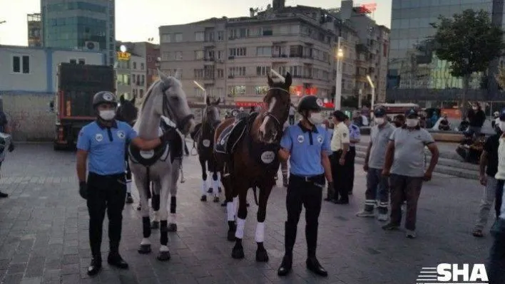 İstiklal Caddesi'nde Zabıta Teşkilatı'ndan yıldönümü töreni öncesi atlı prova