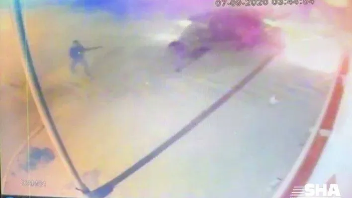 (Özel) 'Dur' ihtarına uymayarak kaçan şüpheliler kaza yapınca araçtan inip polise saldırdı