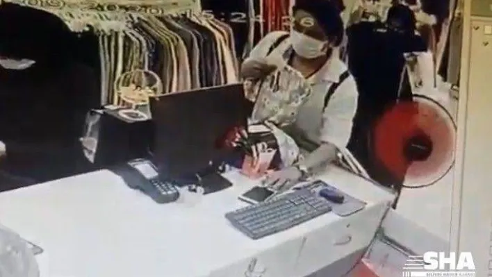 (ÖZEL) Fatih'te cep telefonu çalan kadın hırsız kamerada