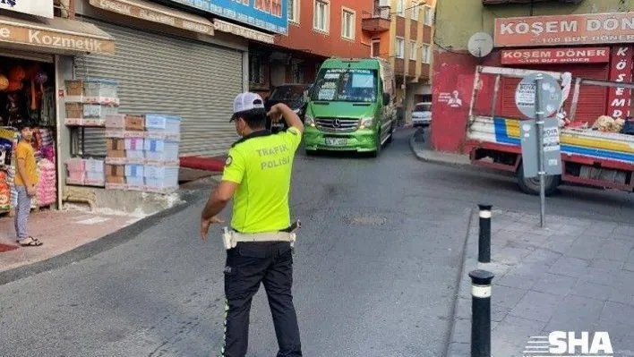 (Özel) Fazla ve ayakta yolcuyla ara sokaktan kaçan minibüs sürücülerine ceza