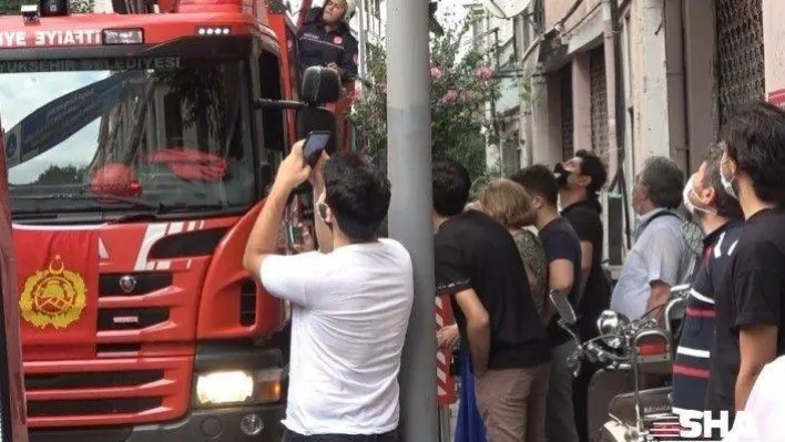 (Özel) Şişli'de yangın paniği, vatandaşlar sokağa döküldü