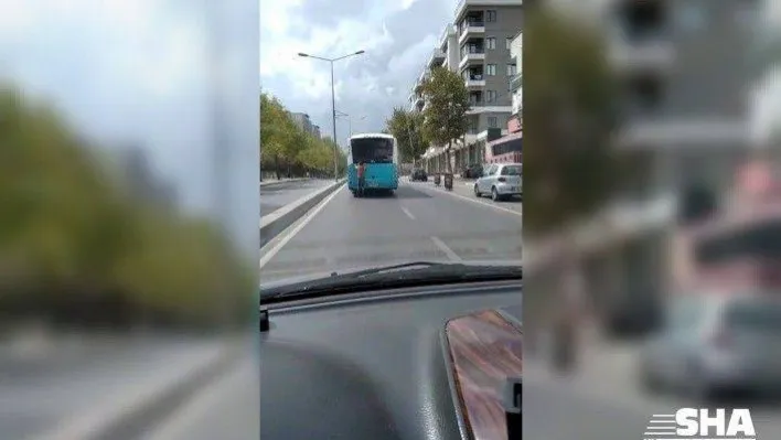(Özel) Sultanbeyli'de patenli çocuğun tehlikeli yolculuğu kamerada