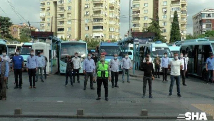 Pendikli minibüsçülerden sağlık çalışanları için saygı duruşu