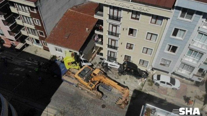 Sancaktepe'de yokuş aşağı kayan tır dört araca çarparak durabildi