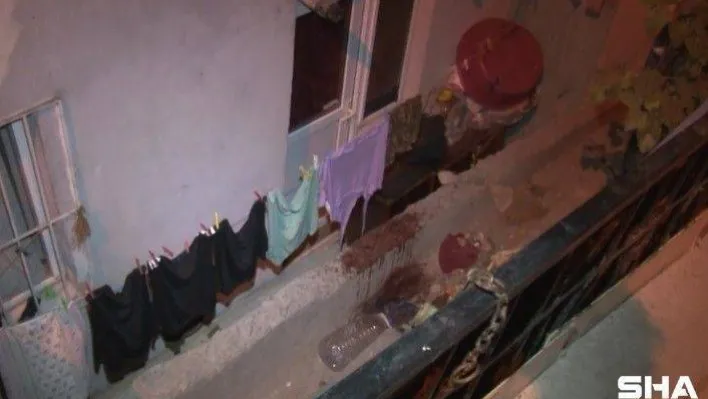 Sultangazi'de bir kişi balkonda oturduğu sırada silahla vurularak yaralandı