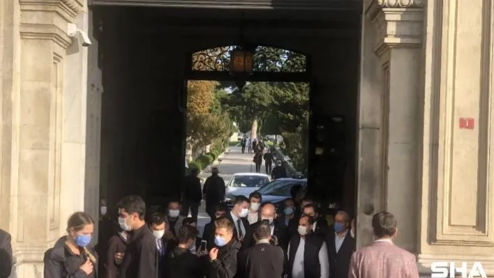 AK Parti İstanbul Milletvekili Markar Esayan'nın cenazesi toprağa verildi